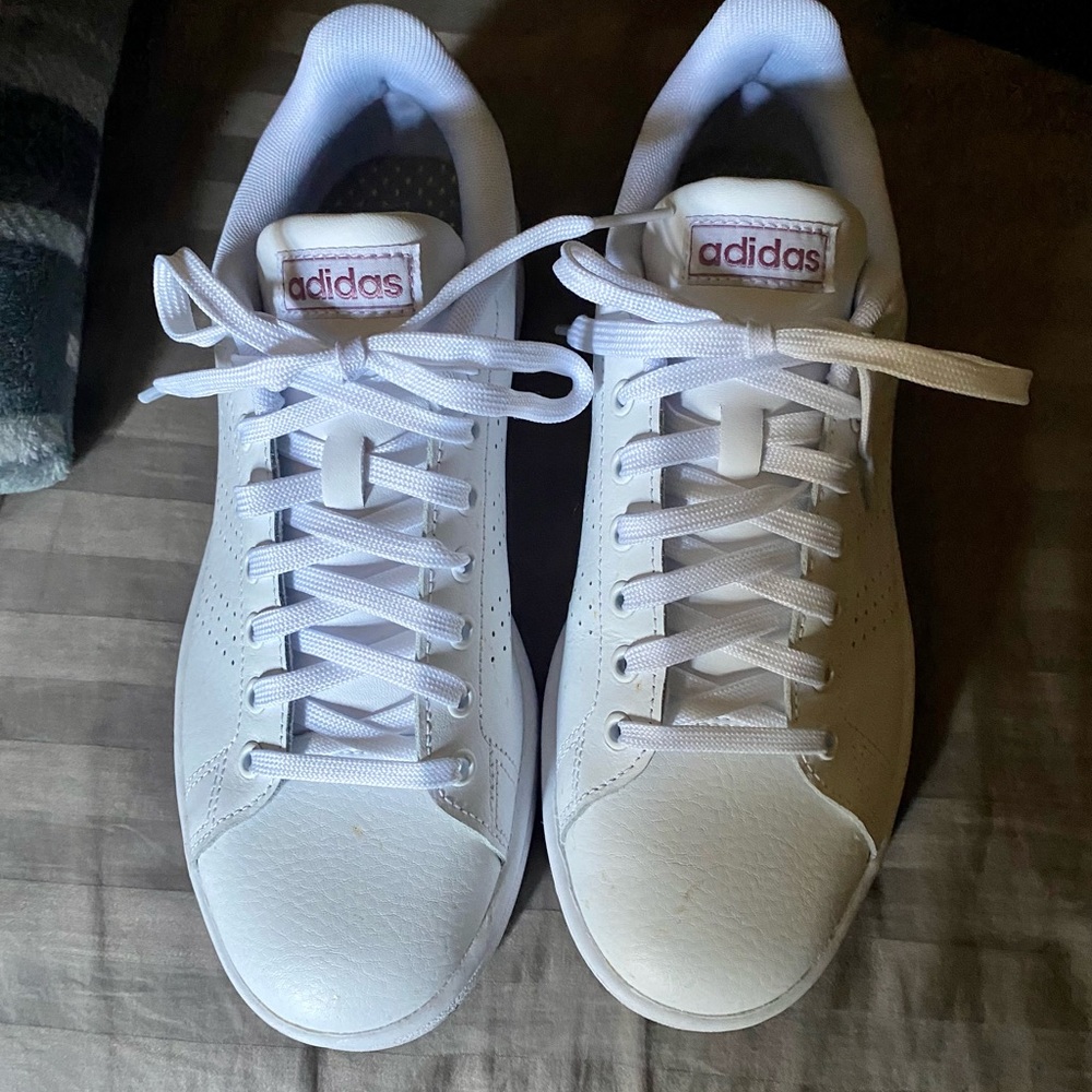 Adidas Advantage tennis shoes